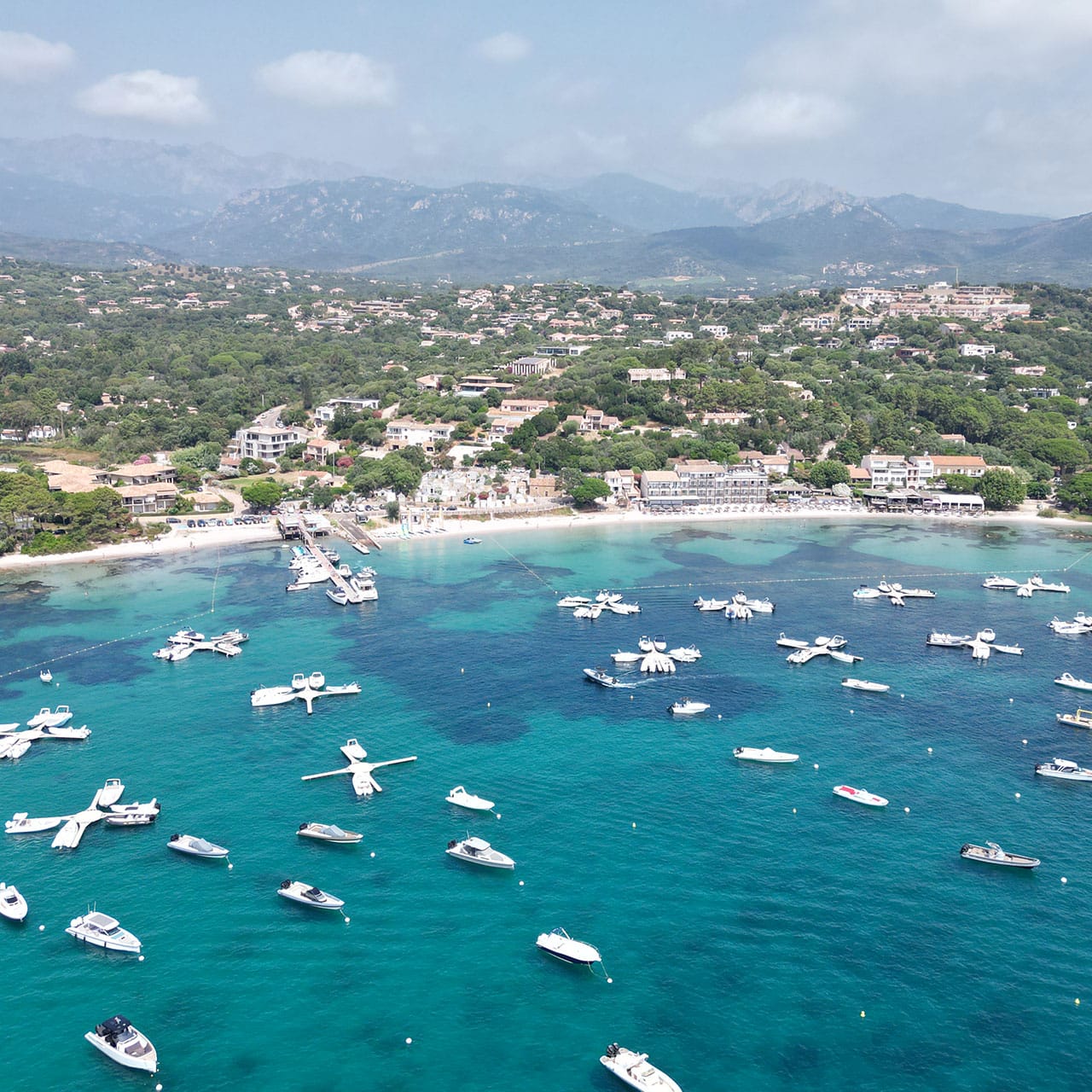 Vue aérienne du village marin de Pinarellu