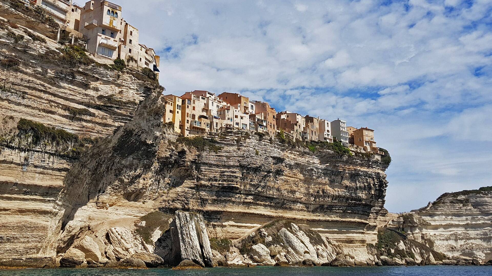 Bonifacio, la cité des falaises vue depuis la mer