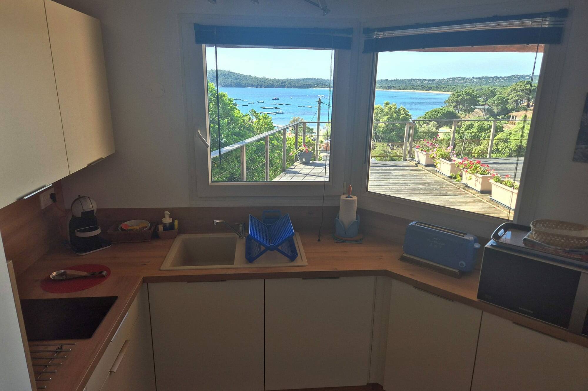Cuisine vue mer villa Albitrina